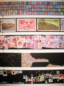 Frises composées à partir de timbres pour le musée de la Poste à Paris le jour de l'exposition