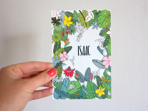 Faire-part de naissance dessiné à Paris, avec fleurs et feuillage tropical