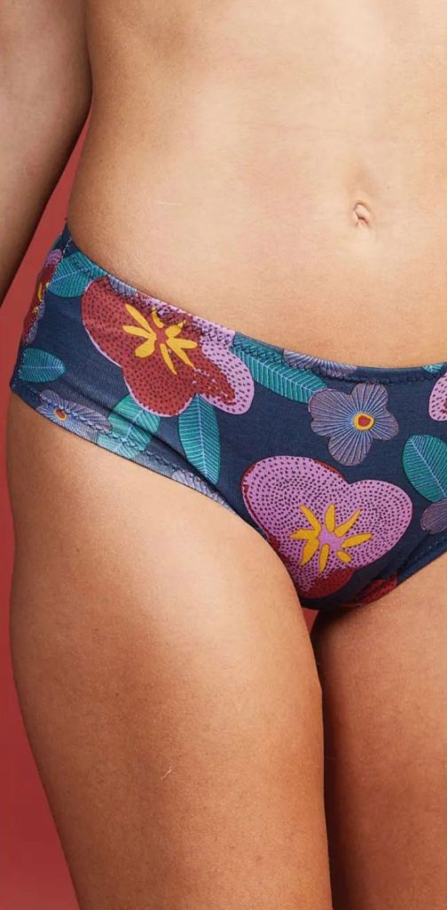 Motif à grosses fleurs rose, rouge et violettes pour Craftine, par OYeah Studio