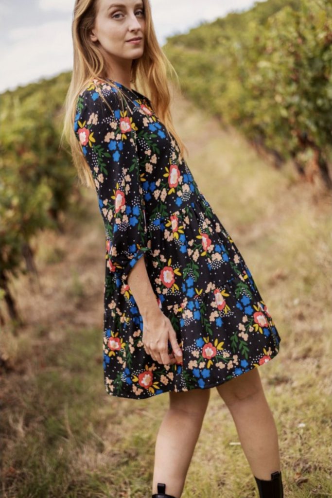 Motif Tucumcari, avec grosses fleurs, branchettes et pois choisi par Ma Petite Mercerie pour leur box couture
