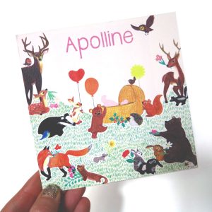 OYeah Studio - Faire-part de naissance dessiné à Paris, avec animaux de la forêt et ballons de baudruche autour du berceau