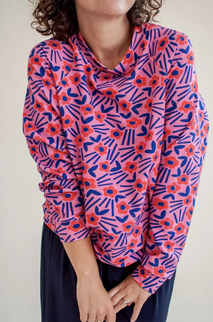 OYeah pour Yellow Meadow. Motif Alice vitaminé et féminin pour un sweat imprimé et confectionné en Pologne